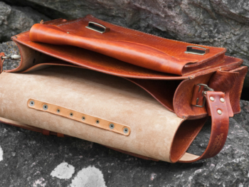 Leather briefcase in medium brown