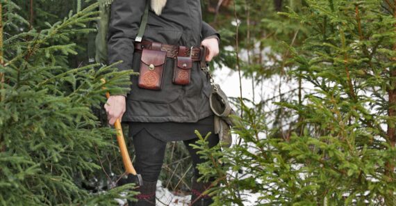 Leather bushcraft belt set with belt pouches and belt loops