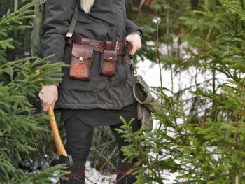 Leather bushcraft belt set with belt pouches and belt loops