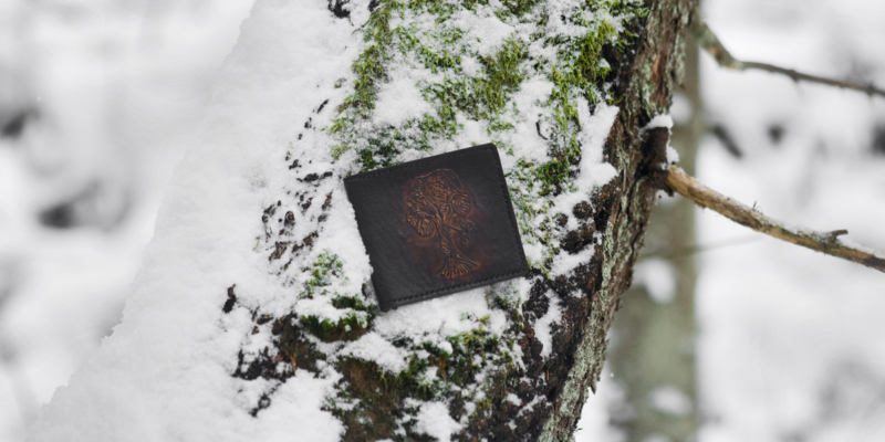 Leather card wallet with eight pockets