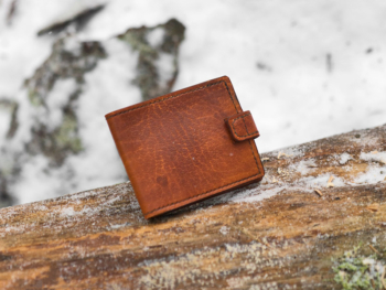 Leather card wallet with six pockets