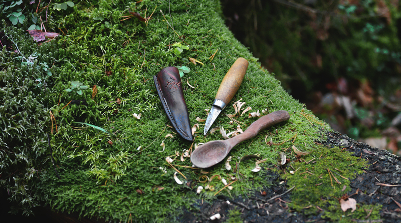 Leather sheath for a sloyd knife