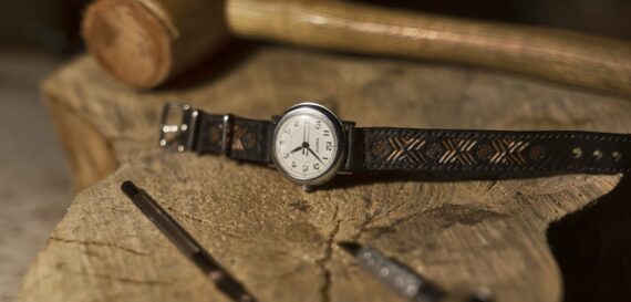 Narrow leather watch strap