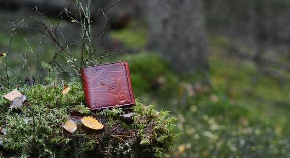 Leather wallet with violin image