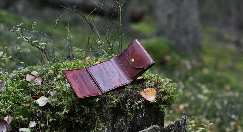 Leather wallet with violin image